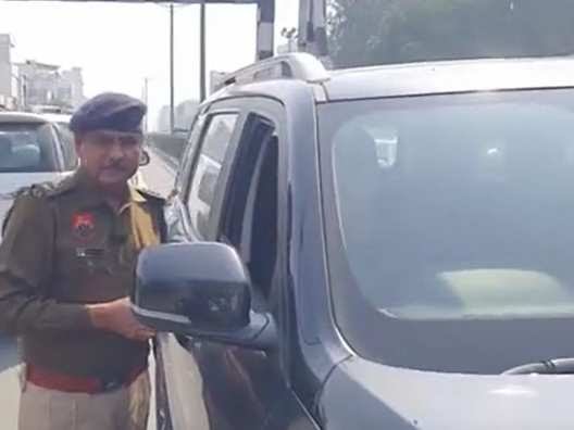 रॉन्ग साइड से निकलने की कोशिश कर रहे तहसीलदार का काटा चालान, 500 रुपये लेकर छोड़ी गाड़ी