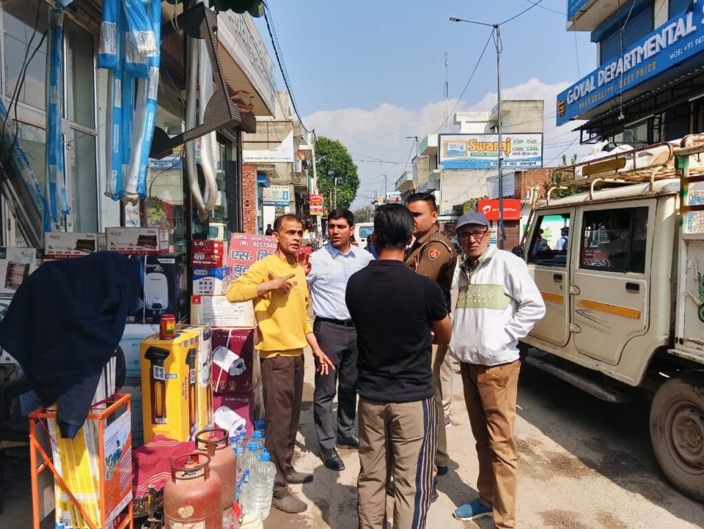 सिंगल यूज प्लास्टिक से होता है पर्यावरण प्रदषित-एसडीएम शाश्वत सांगवान।