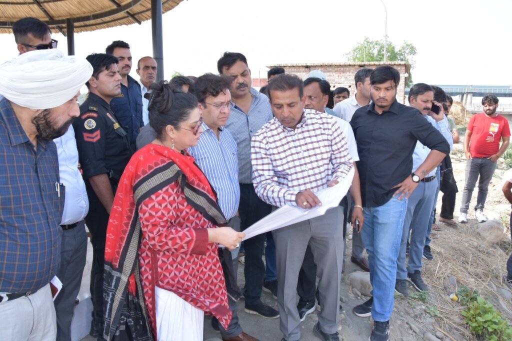 हथनीकुंड बैराज व हमीदा हैड पर चल रहे विकास कार्यों का किया निरीक्षण- कैबिनेट मंत्री श्रुति चौधरी