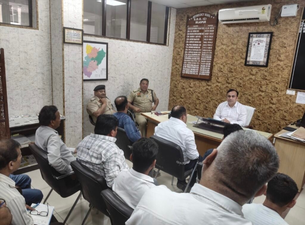 सडक़ दुर्घटनाओं को रोकने के लिए एसडीएम ने ली अधिकारियों की ली बैठक, दिए आवश्यक दिशा निर्देश