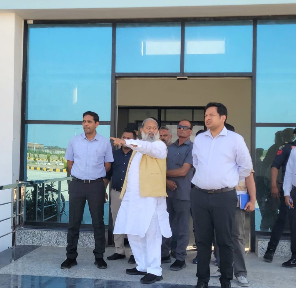डोमेस्टिक एयरपोर्ट पर सामान की जांच के लिए सुरक्षा के मल्टीपल सिक्योरिटी इक्यूपमेंट अम्बाला पहुंच चुके हैं :  मंत्री अनिल विज