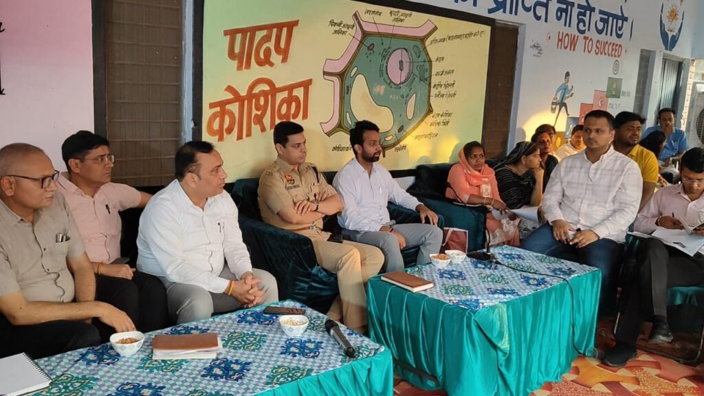 जिला उपायुक्त, पुलिस अधीक्षक व अन्य जिला स्तरीय अधिकारियों ने खण्ड व्यासपुर के गांव मछरौली में रात्रि ठहराव में सुनी समस्याएं