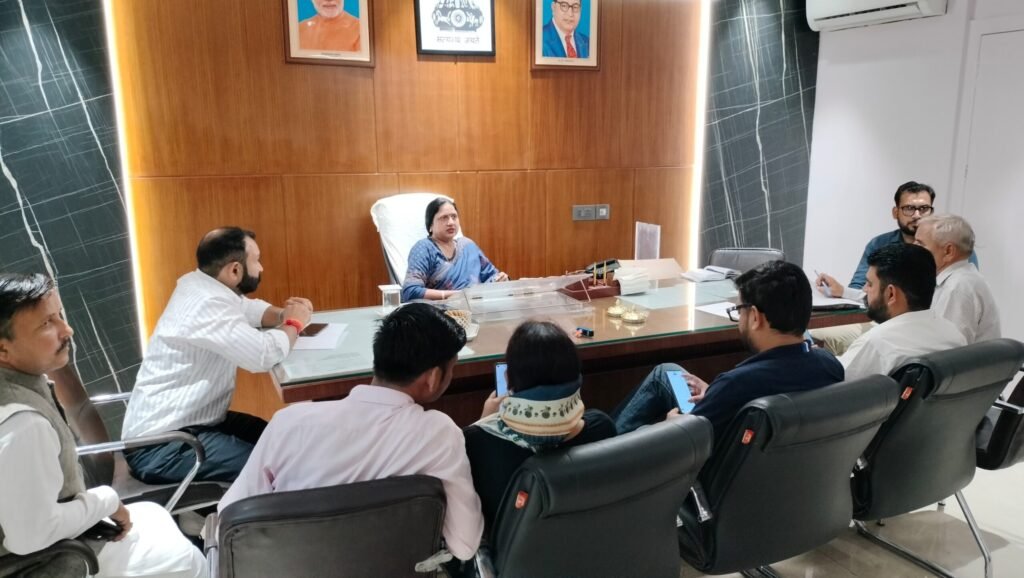 अधूरे निर्माण कार्यों को शीघ्र पूर्ण करें, खराब लाइट ठीक करने में लाएं तेजी – सुमन बहमनी