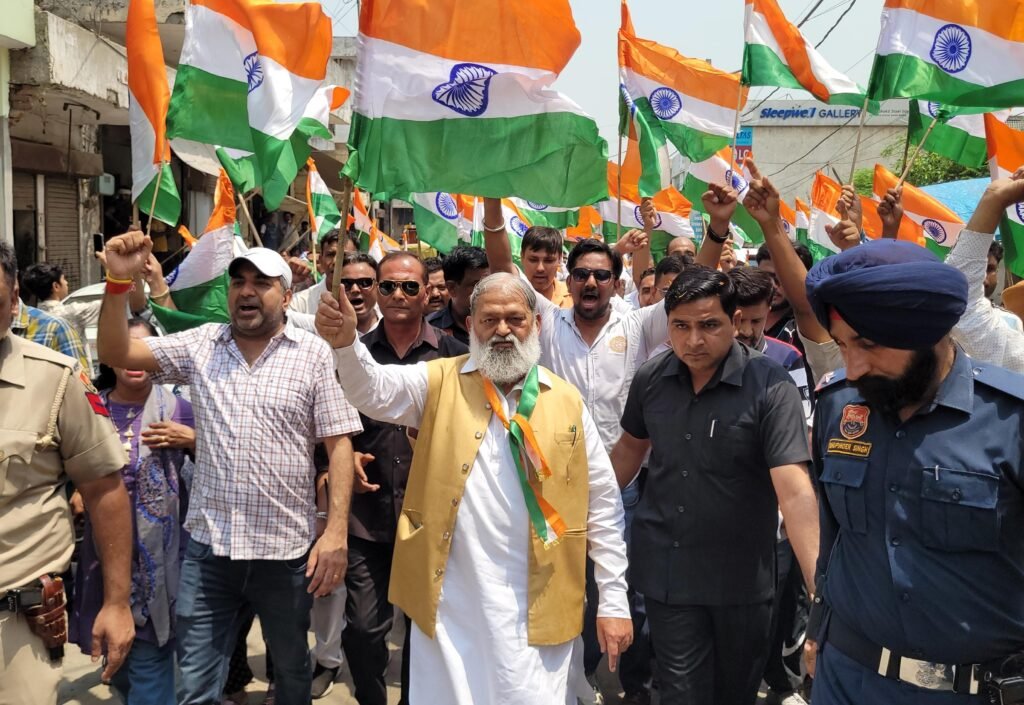 हम हिंदुस्तानी पूरी तरह से अपनी सेनाओं को अपना समर्थन देते है और उनके आगे नत्मस्तक होते हैं : अनिल विज