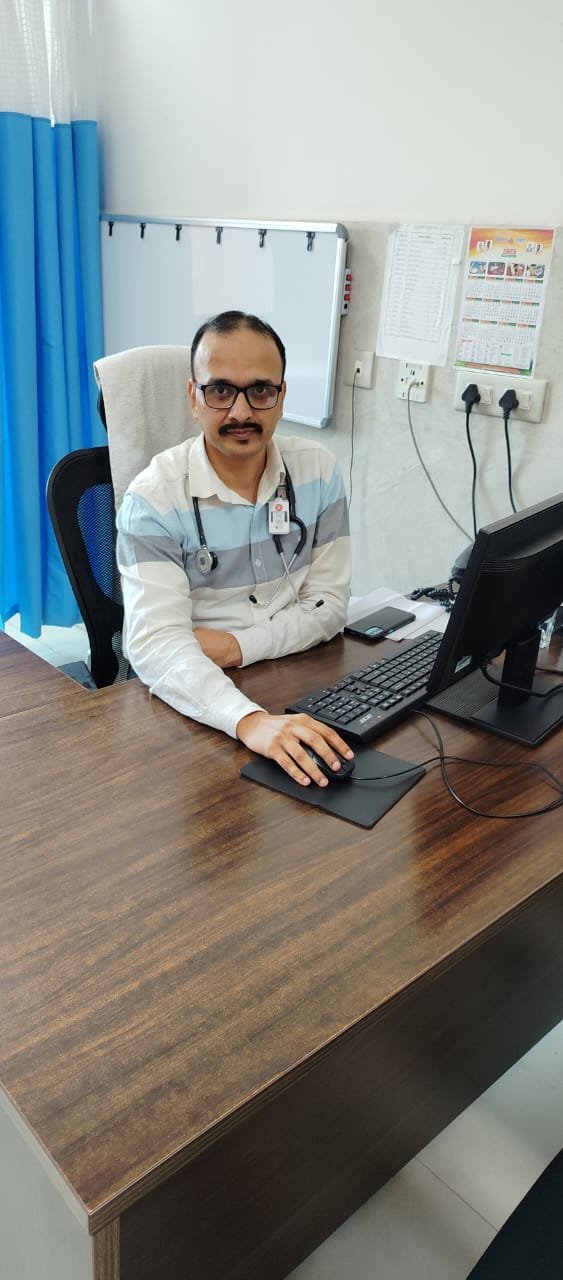 डॉक्टर विकास गुप्ता कैंसर रोग विशेषज्ञ अटल कैंसर केयर सेंटर अम्बाला छावनी।