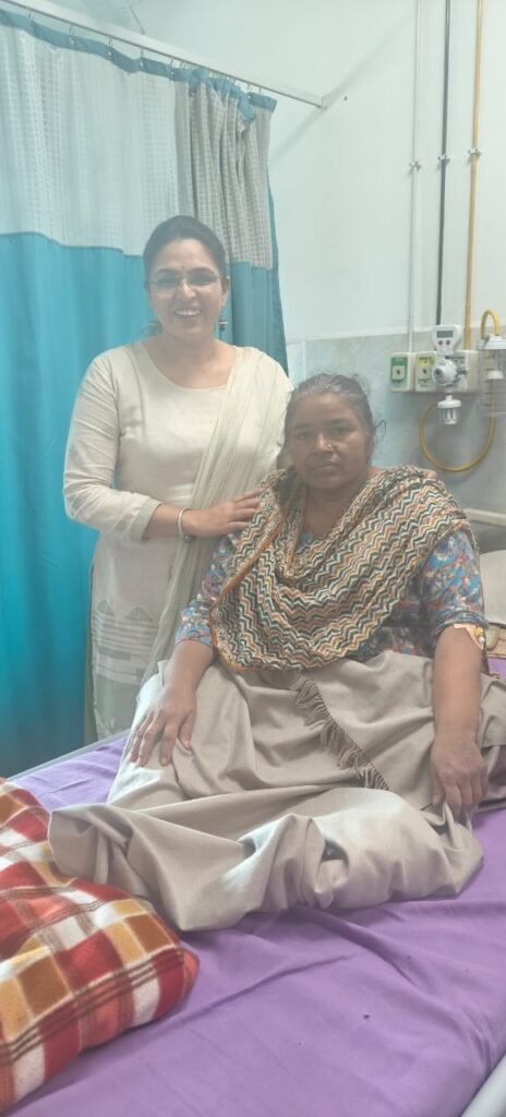 अटल कैंसर केयर सेंटर अम्बाला छावनी में स्त्री रोग विशेषज्ञ डॉ. मीनाक्षी राणा भूषण ने किया सफल ऑपरेशन