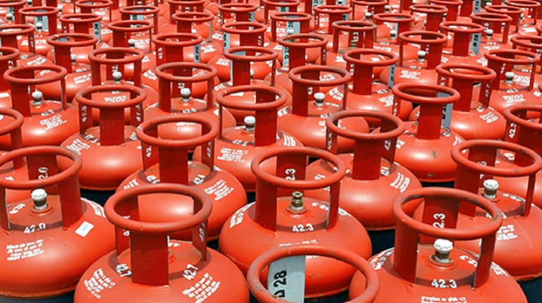 रक्षाबंधन से पहले सरकार का बड़ा तोहफा, सस्ता हुआ LPG सिलेंडर