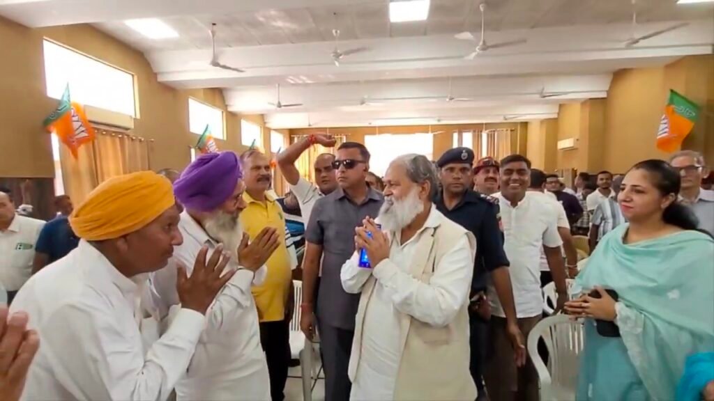 हमारी हवा, पानी, ऑक्सीजन कार्यकर्ता है – मंत्री अनिल विज