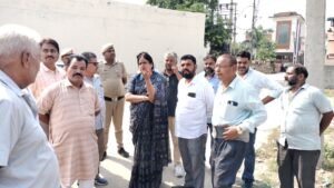 मेयर ने किया चांदपुर फ्लाईओवर के पास खाली पड़ी जमीन का निरीक्षण