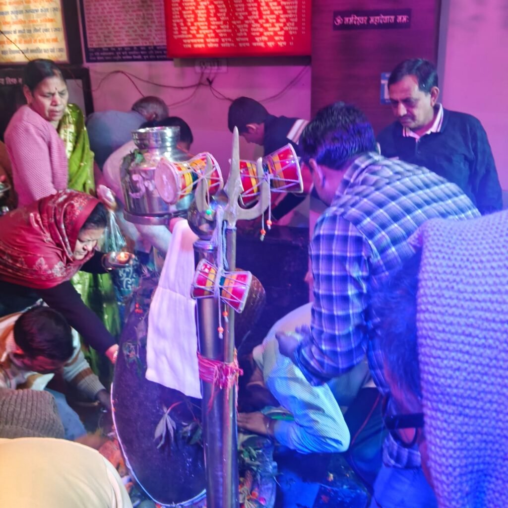 महाशिवरात्रि पर रानी बाग में भव्य आयोजन: श्री दुर्गा मंदिर में उमड़ा आस्था का सैलाब