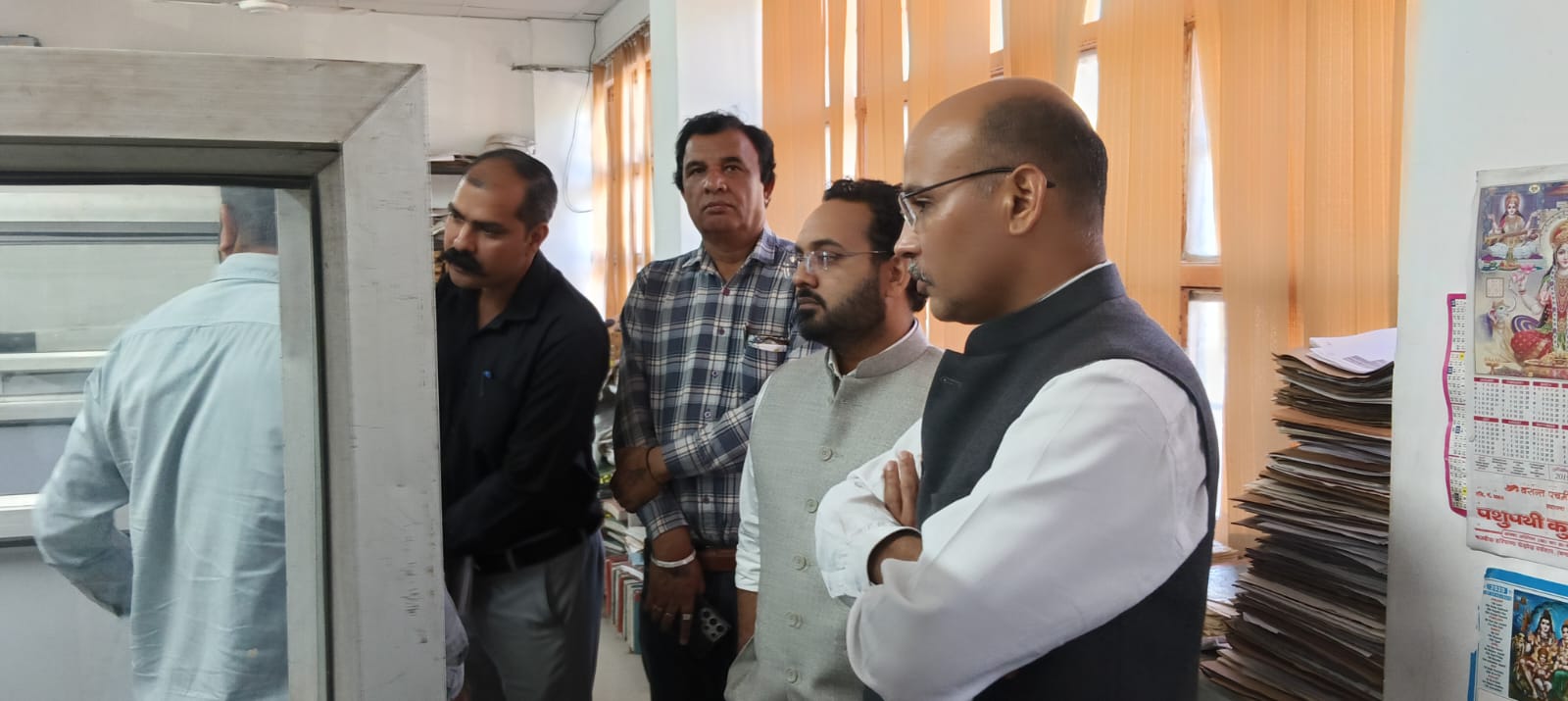 अतिरिक्त उपायुक्त विराट का लघु सचिवालय नारायणगढ़ में औचक निरीक्षण, समयपालन व जनसेवा को लेकर दिए सख्त निर्देश